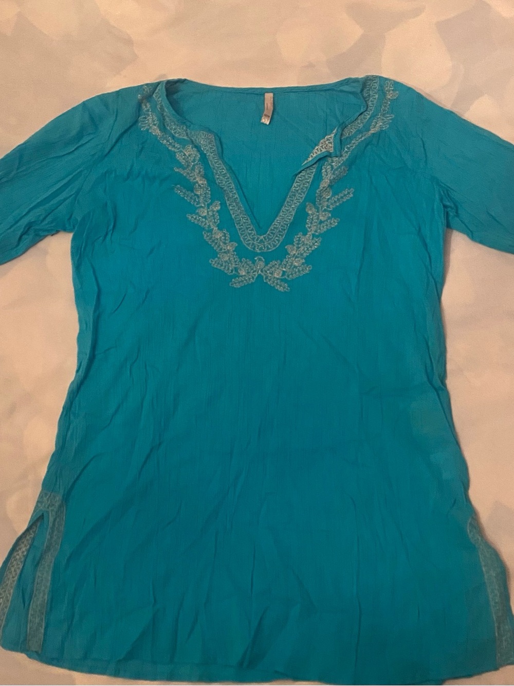 ✨Bundle : Buy 6 for $80

💙Women’s Turquoise Embroidered V-Neck Blouse!